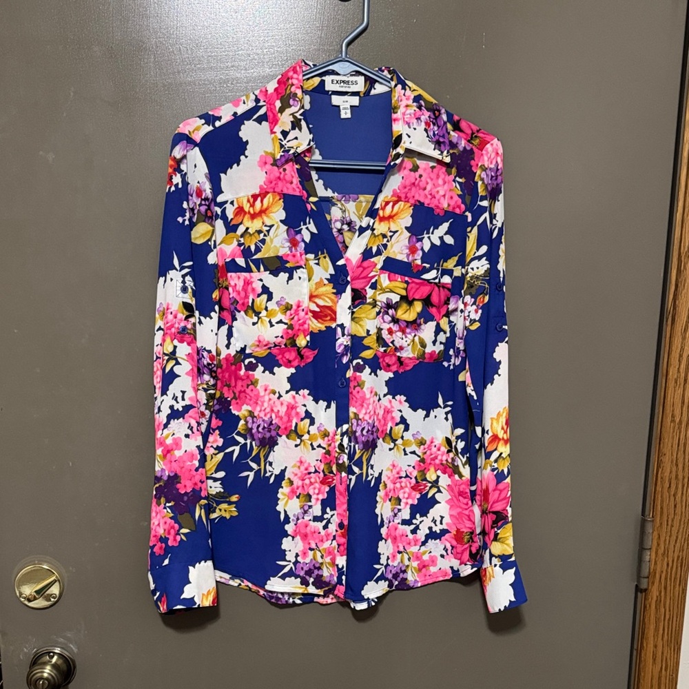 Express Women's Vibrant Floral Button Down Shirt - Blue and Pink
